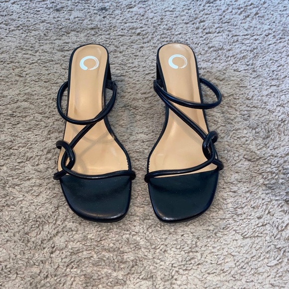 Black heeled strappy sandals - Picture 1 of 3